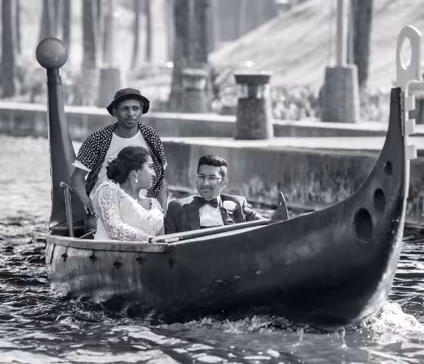 Deluxe Boat Ride with Live Music (price/couple)