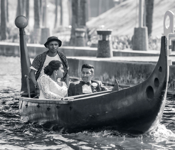 Deluxe <br>Boat Ride <br>with Live Music<br>(price/couple)